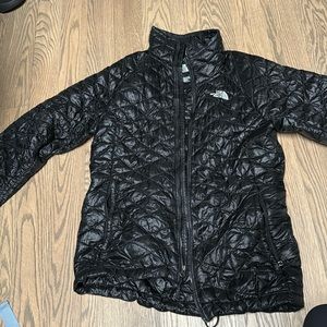 Woman’s north face size medium